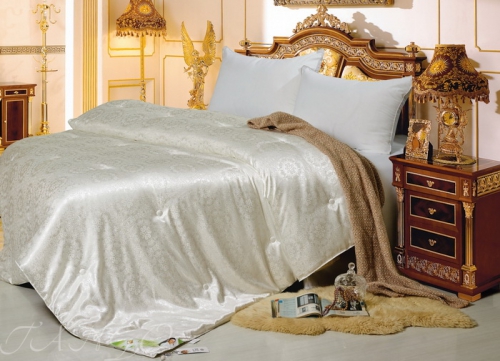 Одеяло 2-спальное шелковое, чехол жаккард